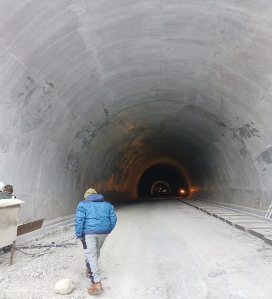 Approach to the Nilgrar Tunnel